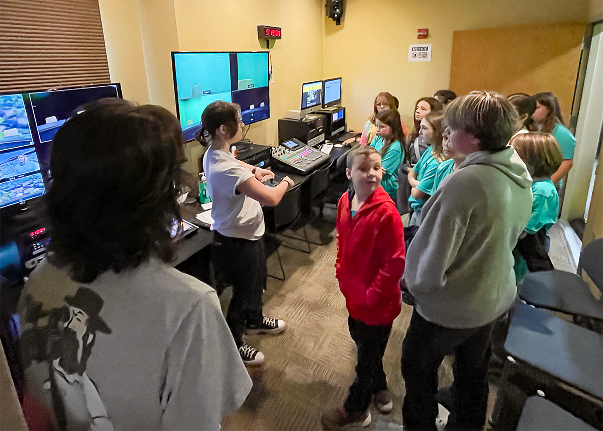 Mountain View Elementary School Students visit the AppTV Studios