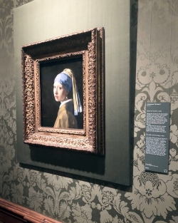 The Girl with the Pearl Earring by Vermeer • Mauritshuis Museum, Den Haag, Netherlands