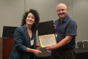 Dr. Kananovich accepts her award certificate.